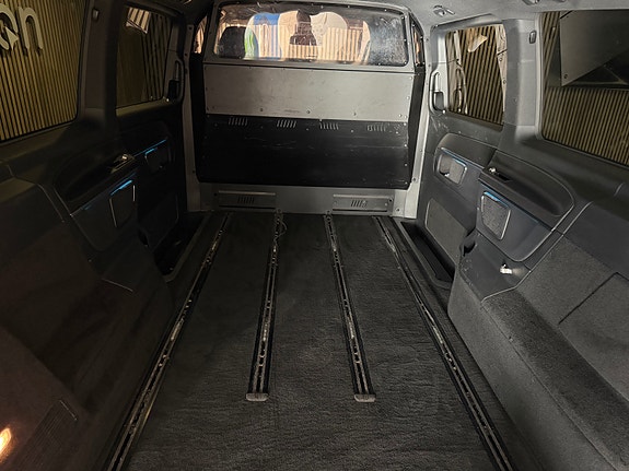 Mercedes-Benz V300 d 7 of 21