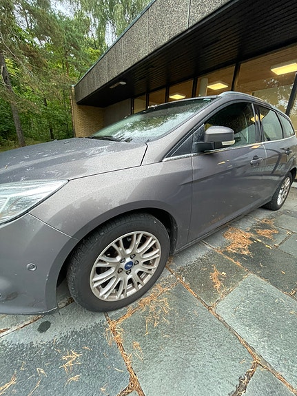 Ford Focus 2 of 8