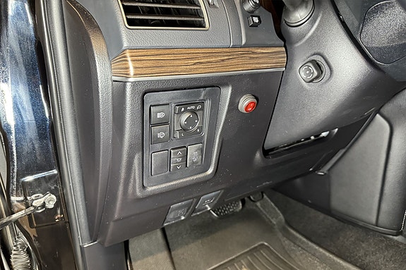 Toyota Land Cruiser 15 of 23
