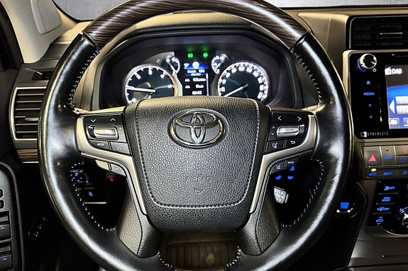 Toyota Land Cruiser 12 of 23