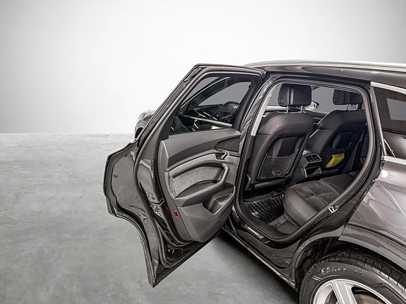 Audi e-tron 22 of 26