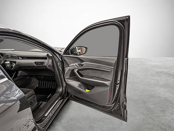 Audi e-tron 17 of 26