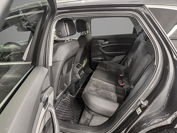 Audi e-tron 21 of 26