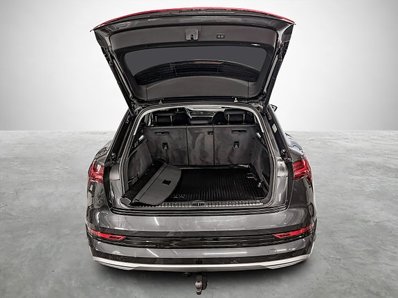 Audi e-tron 23 of 26