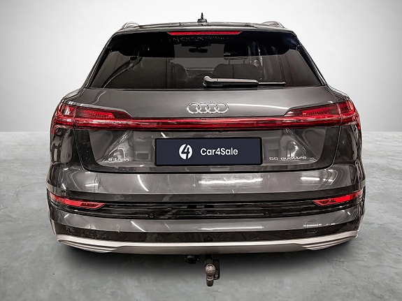 Audi e-tron 4 of 26