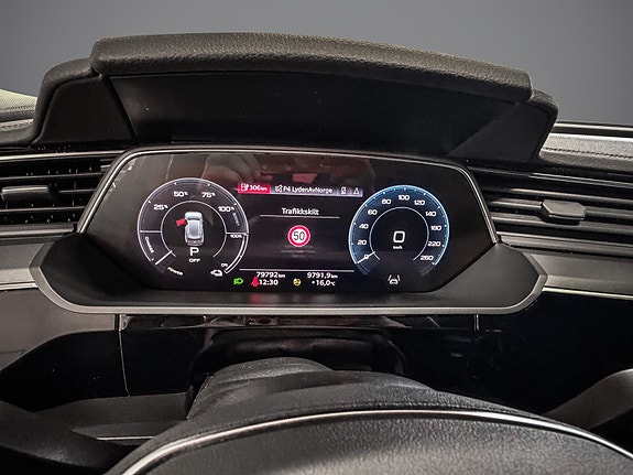Audi e-tron 14 of 26