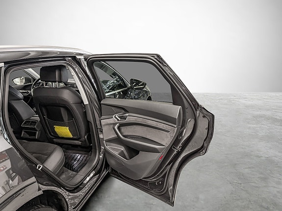 Audi e-tron 18 of 26