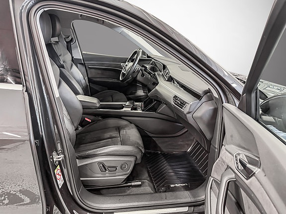 Audi e-tron 16 of 26
