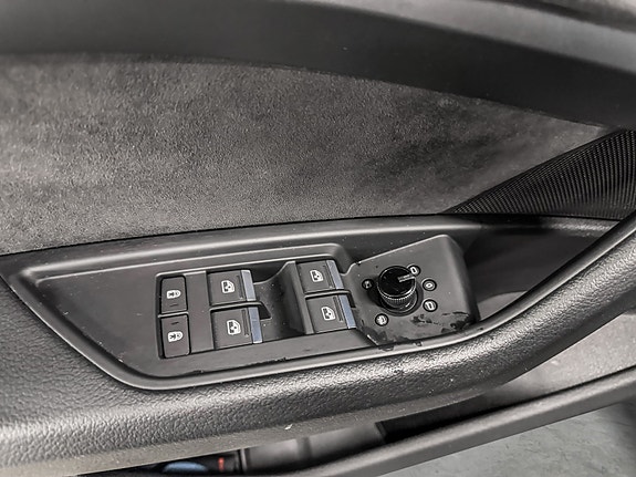 Audi e-tron 9 of 26