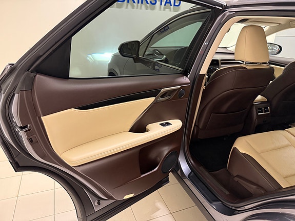 Lexus RX450h 25 of 30