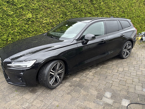 Volvo V60 2 of 8