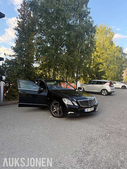 Mercedes-Benz E-Klasse 4 of 22