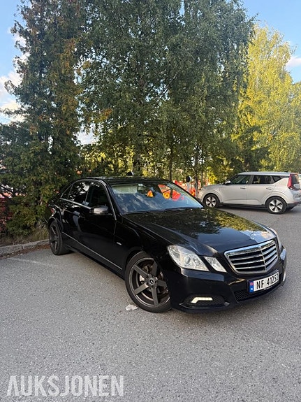 Mercedes-Benz E-Klasse 3 of 22