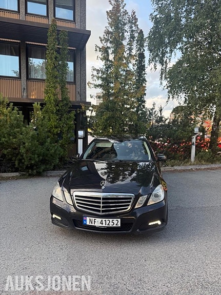 Mercedes-Benz E-Klasse 2 of 22