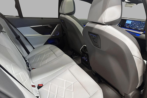 BMW i5 22 of 30