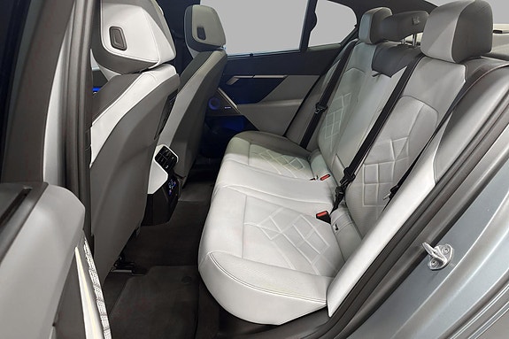BMW i5 21 of 30