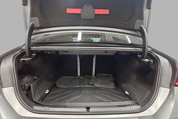 BMW i5 8 of 30