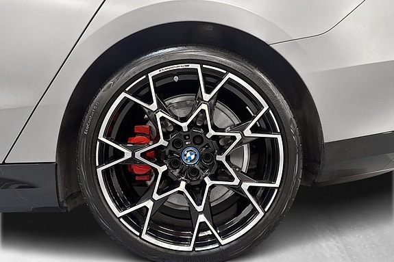 BMW i5 11 of 30