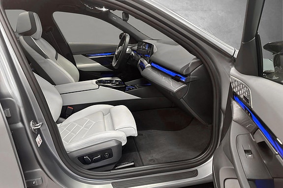 BMW i5 20 of 30