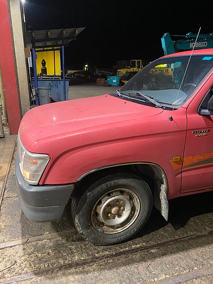 Toyota HiLux 17 of 23