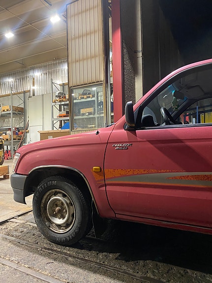 Toyota HiLux 16 of 23