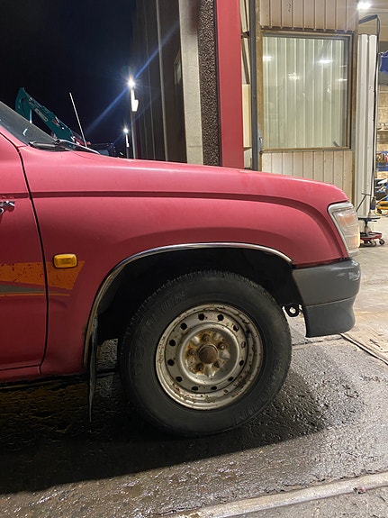 Toyota HiLux 4 of 23