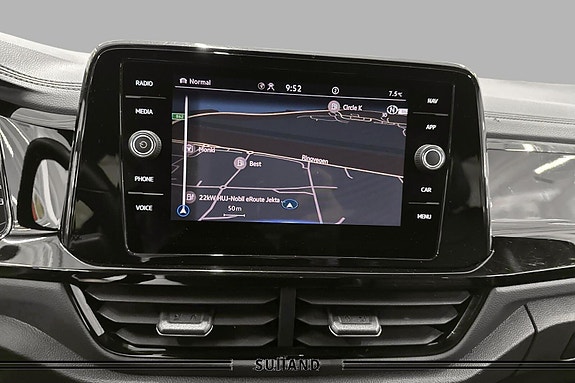 Volkswagen T-Roc 22 of 30