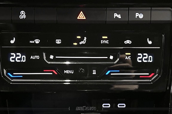 Volkswagen T-Roc 27 of 30