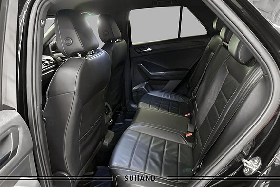 Volkswagen T-Roc 17 of 30