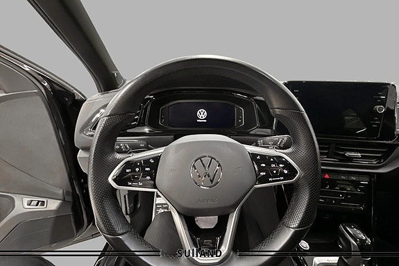 Volkswagen T-Roc 12 of 30