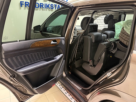 Mercedes-Benz GLS350 d 18 of 30