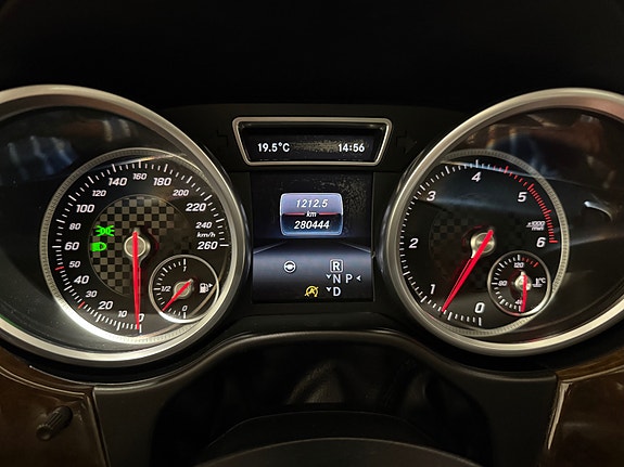 Mercedes-Benz GLS350 d 30 of 30
