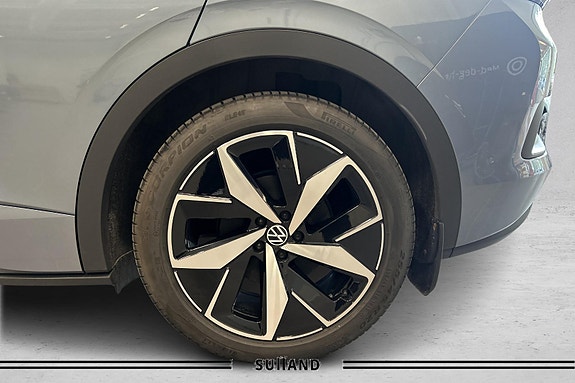 Volkswagen ID.4 GTX 25 of 26