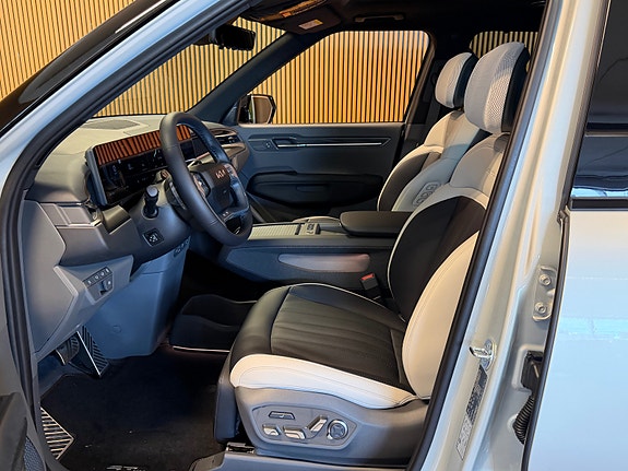 Kia EV9 10 of 27