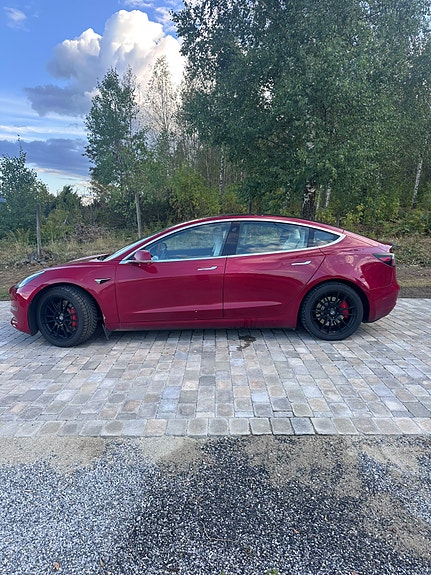 Tesla Model 3 9 of 12