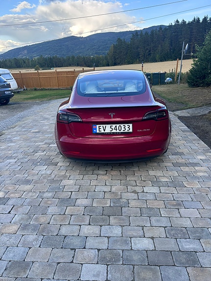 Tesla Model 3 7 of 12