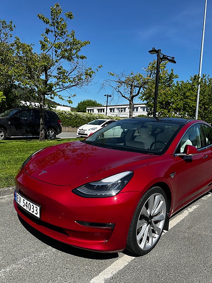Tesla Model 3 4 of 12