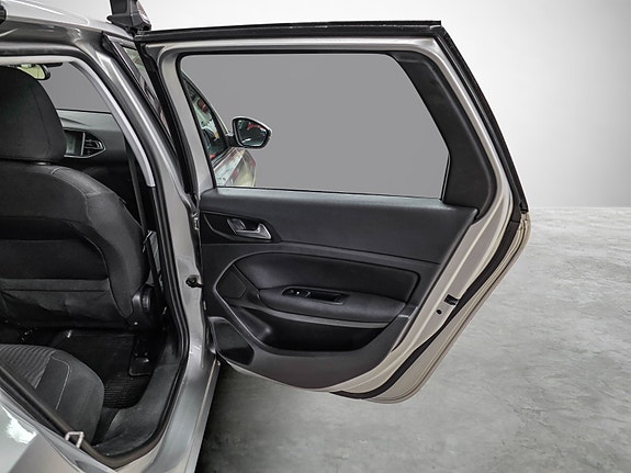 Peugeot 308 27 of 30