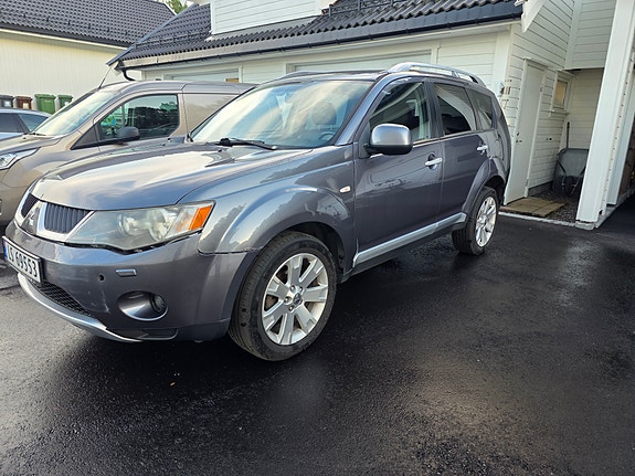Mitsubishi Outlander 2 of 7