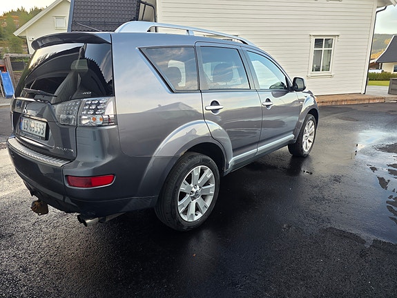Mitsubishi Outlander 4 of 7