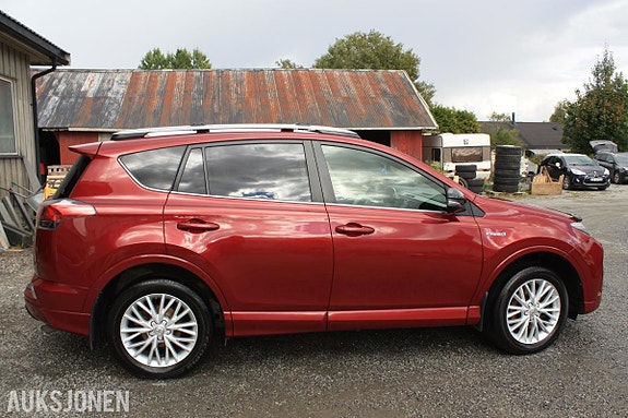 Toyota RAV4 4 of 30