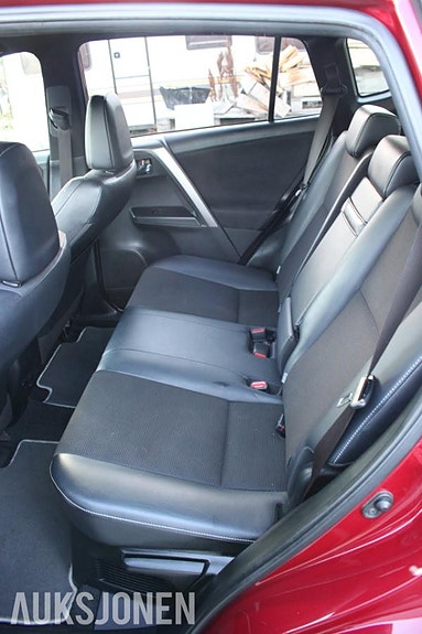 Toyota RAV4 22 of 30