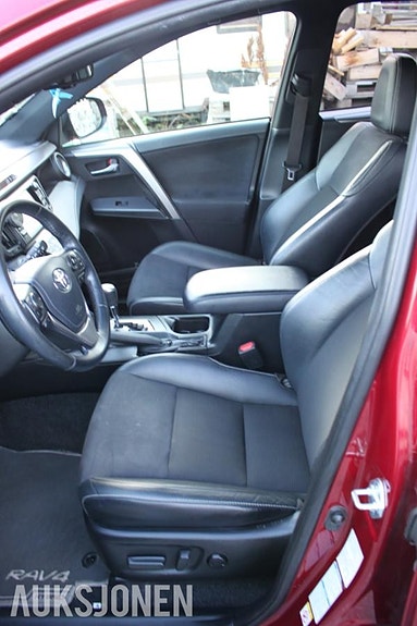 Toyota RAV4 12 of 30