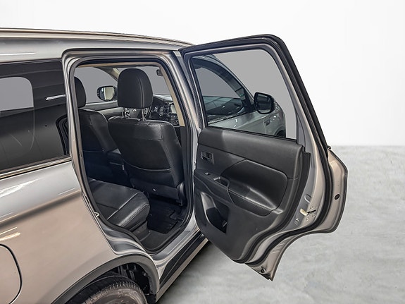 Mitsubishi Outlander 30 of 30