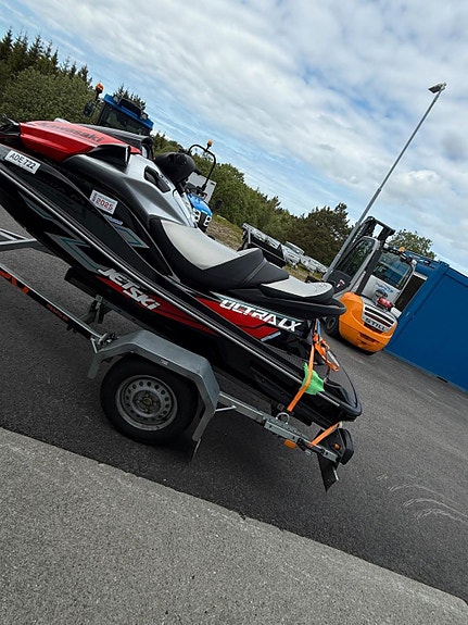 Kawasaki Jet ski sx-r 160 11 of 20