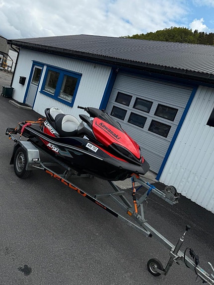 Kawasaki Jet ski sx-r 160 2 of 20