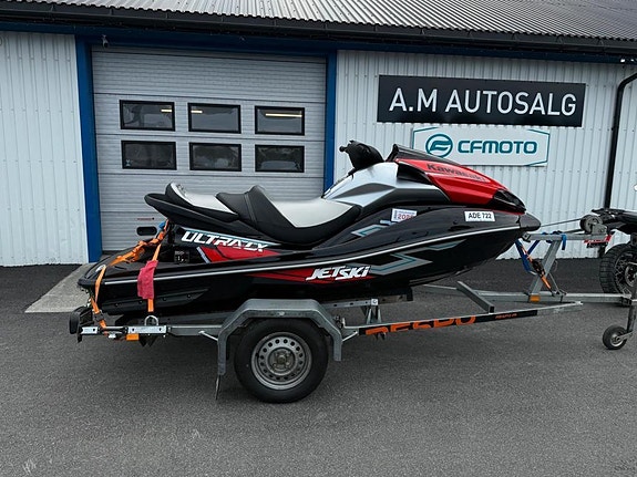 Kawasaki Jet ski sx-r 160 3 of 20