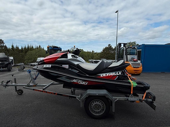 Kawasaki Jet ski sx-r 160 8 of 20