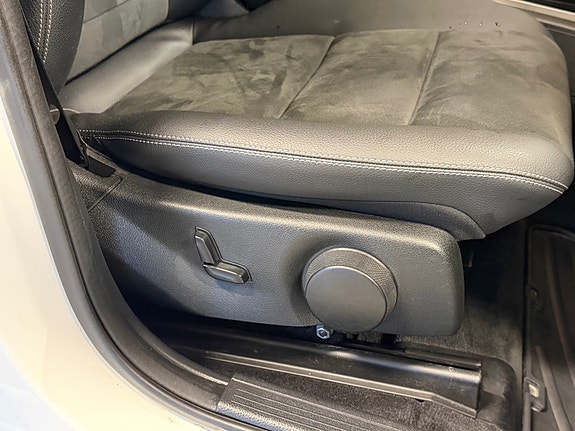 Mercedes-Benz GLK220 12 of 24