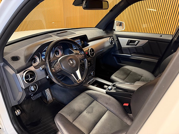 Mercedes-Benz GLK220 13 of 24